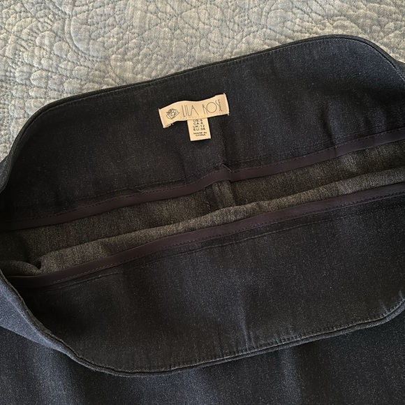 Stretch “Denim” Skirt. Size 8 - Picture 5 of 8